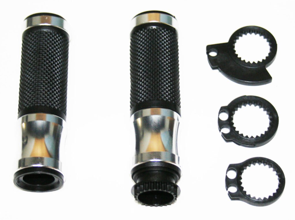 Universal Grips w Throttle Sleeve - Silver - 7/8"